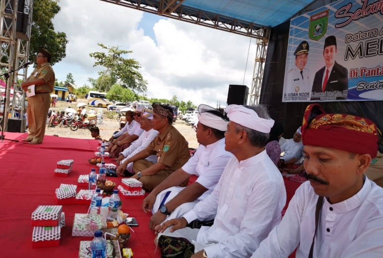 Acara melasti dihadiri para pejabat setempat. Foto | Dokpri