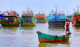 Parade Perahu Warna Warni di Bonang Binangun (dokumentasi pribadi)