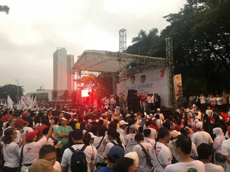 Ribuan peserta di depan panggung utama (dokpri)