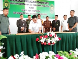 Pengadilan Negeri Bantaeng dan Pengadilan Agama Bantaeng mencanangkan pembangunan zona integritas bersama unsur Forkopimda Kabupaten Bantaeng (06/03/2019) | dokpri