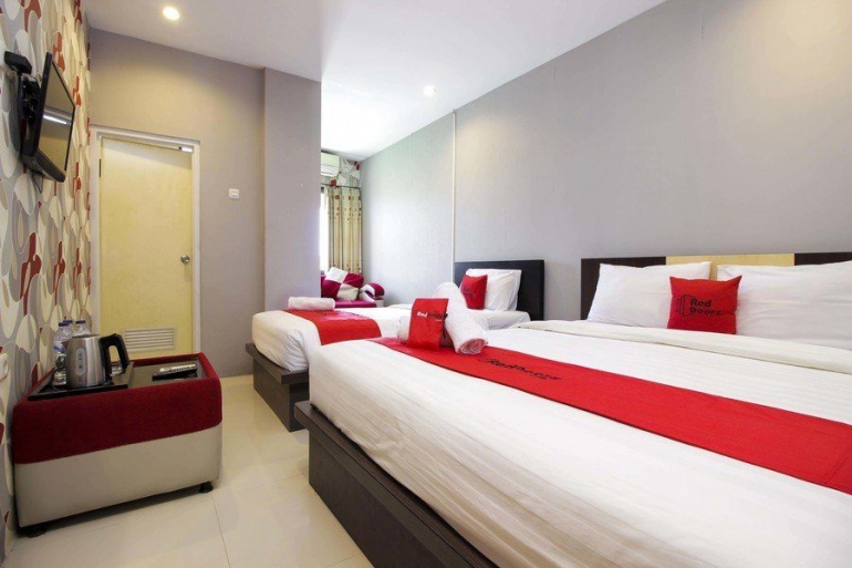 Deskripsi : Ruangan penginapan ini dengan biaya terjangkau namun kualitas hotel berbintang I Sumber Foto : RedDoorz 