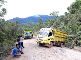 Jalan Penghubung Badau-Pontianak (Foto: facebook.com/trimur.yanto.52)