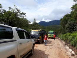 Jalan Penghubung Badau-Pontianak (Foto: facebook.com/trimur.yanto.52)