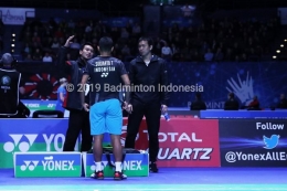 M.Ahsan dan Hendra Setiawan jadi pelatih dadakan Tommy Sugiarto [dokumentasi @badmintonIndonesia]