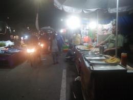 sebuah ruas jalan yang mirip ruas jalan di sekitar kota tua, Jakarta, pada malam hari jadi Kab. Karo 2019 (dokpri)