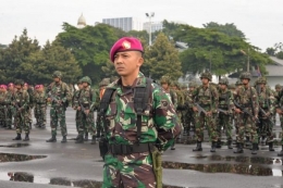 Komandan Upacara Mayor Mar Dhaning Zhailendra