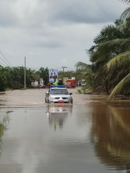 Banjir di desa Kayu Besi, kecamatan Puding Besar, kabupaten Bangka (dok. WA Grup Bangka Setara) 