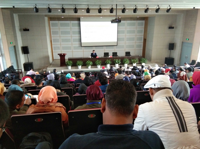 Ceramah umum di universitas jiangsu china