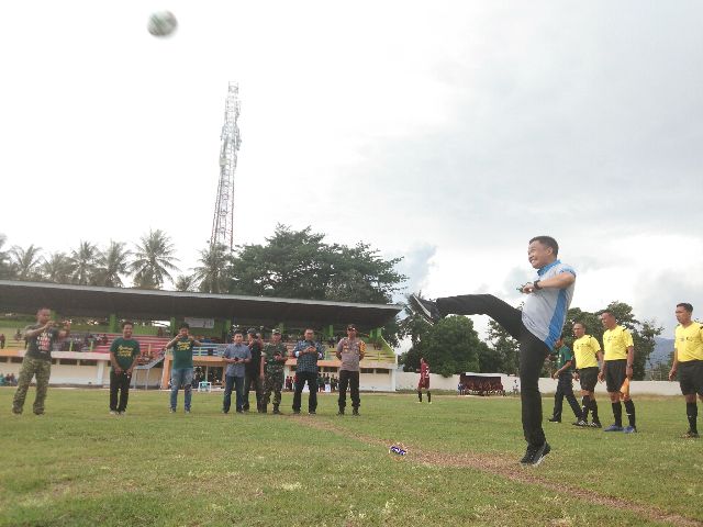 Turnamen Bola Bantaeng Selatan Cup Usia 40 dibuka secara resmi Bupati Bantaeng (09/03/2019)./dokpri