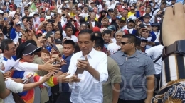 Jokowi dalam acara deklarasi relawan Jabar Ngahiji di Bandung, 10 Maret 2019 (tempo.co). 