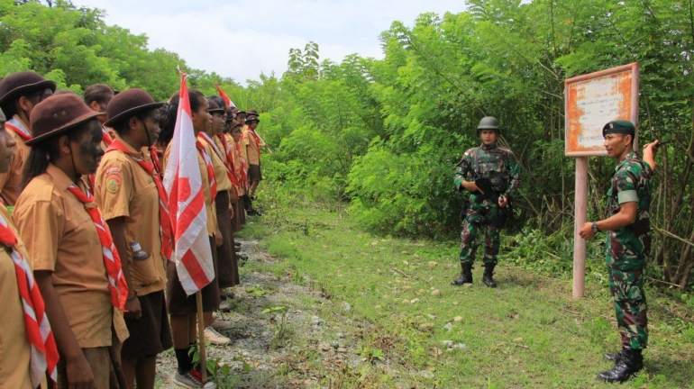 Satgas Yonif Raider 408/SBH Ekpedisi Bersama Pramuka