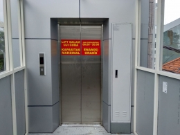 Penggunaan lift yang masih dibatasi. Dokumen Pribadi 