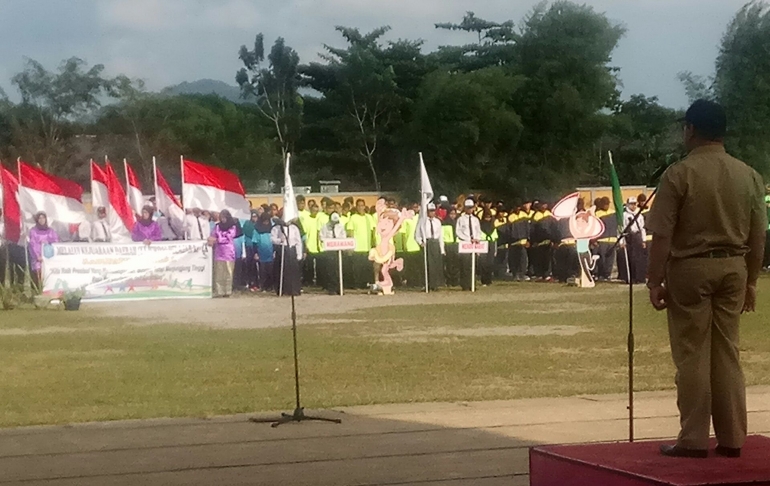 Upacara pembukaan Kejurda Pelajaran se Kabupaten Bangka di lapangan Bina Satria Sungailiat (dokpri) 