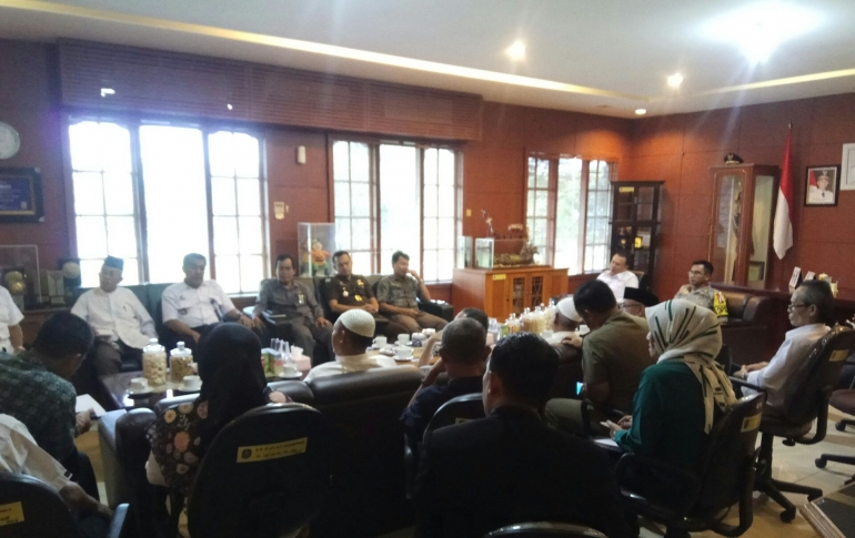 Rapat persiapan kedatangan presiden Jokowi di Bangka Belitung berlangsung di ruang kerja Wakil Bupati Bangka (dokpri) 