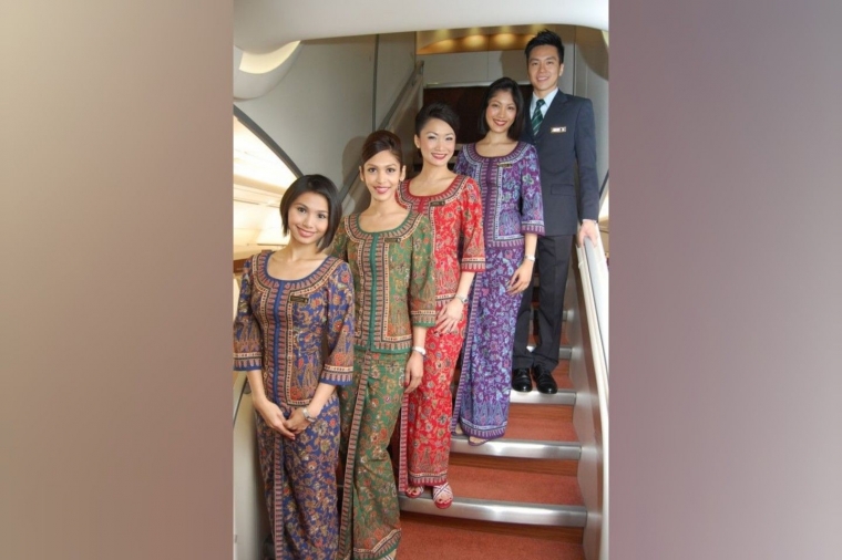 Pramugari di Balik Senyum dan Anggunnya Seragam Halaman Pramugari di Balik Senyum dan Anggunnya Seragam Halaman