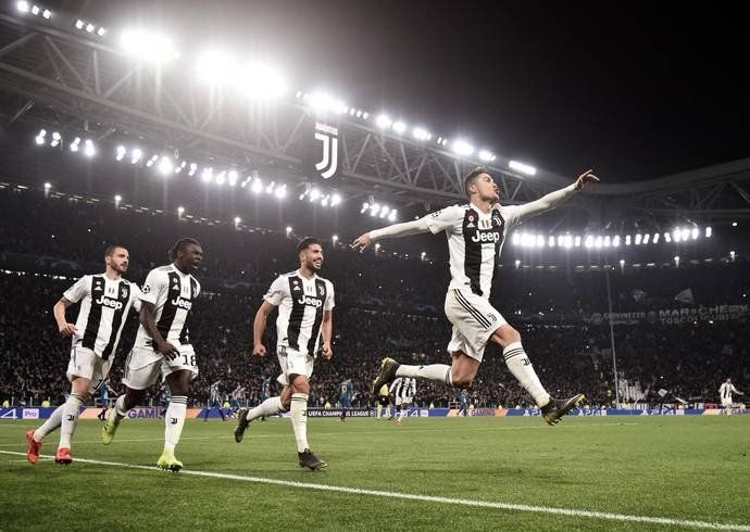 Cristiano Ronaldo dan para pemain Juventus (13/3). (Standard.co.uk)