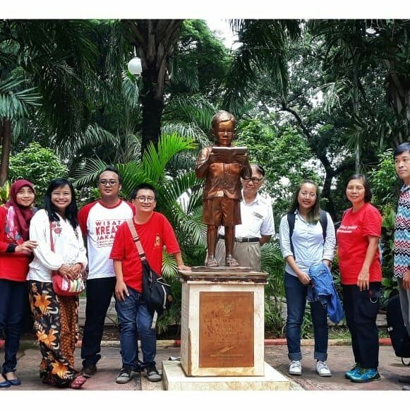 Patung Kecil Gus Dur (sumber: Wisata Kreatif Jakarta)