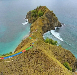 ukit wisata Pulau Dua, Luwuk Banggai Sulawesi Tengah. (Sumber: twitter @zulmizul)