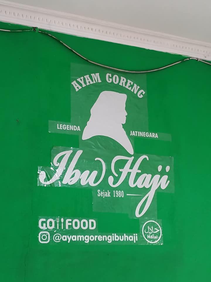 Ayam Goreng Ibu Haji (sumber: Wisata Kreatif Jakarta)