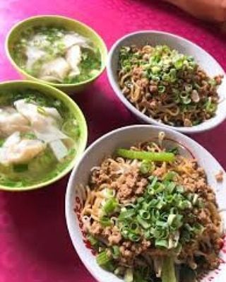 Semangkok Mie Jempol (sumber: Wisata Kreatif Jakarta)