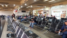 ruang tunggu di bandara hang nadim yang lenggang|Dokumentasi pribadi 