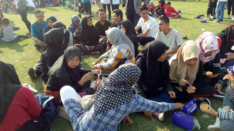 Mahsiswa Politeknik Kutaraja ikut ambil bagian pada acara Deklarasi Milenial Anti Narkoba di Blang Padang Banda Aceh atas undangan LLDIKTI 13 Wilayah Aceh meskipun tidak mendapatkan atribut padahal mereka sudah mendaftar sejak seminggu sebelum acara di gelar