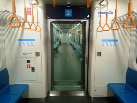 Pintu Kereta Terbuat dari Kaca (Dokpri)