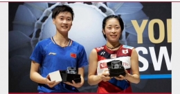 Chen Yufei dan Saena di podium |badminton.de