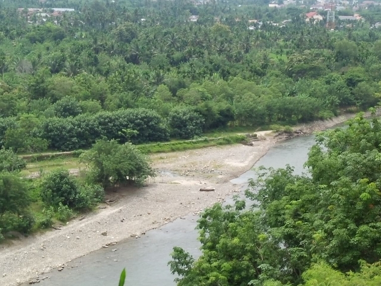 Gambaran sungai dari atas bukit kecil (dok.pri)