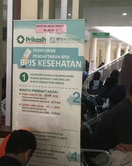 Suasana antrean pengguna BPJS pada Rumah Sakit Prikasih, Pondok Labu.