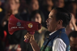 Calon Presiden nomor urut 01 Joko Widodo menyampaikan sambutan saat menghadiri Deklarasi Alumni Trisakti Pendukung Jokowi di Jakarta, Sabtu (9/2/2019). Alumni Trisakti Pendukung Jokowi mendeklarasikan dukungan untuk memenangkan capres-cawapres Joko Widodo-Maruf Amin pada Pilpres 2019. (ANTARA FOTO/Puspa Perwitasari)