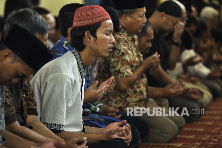 Doa adalah bentuk komunikasi dengan Sang Pencipta berikut upaya repetisi membangun keyakinan positif (Ilustrasi gambar : https://static.republika.co.id)