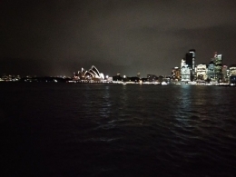 Pemandangan malam kota Sydney dari Captain Cook Cruises (dok pribadi)