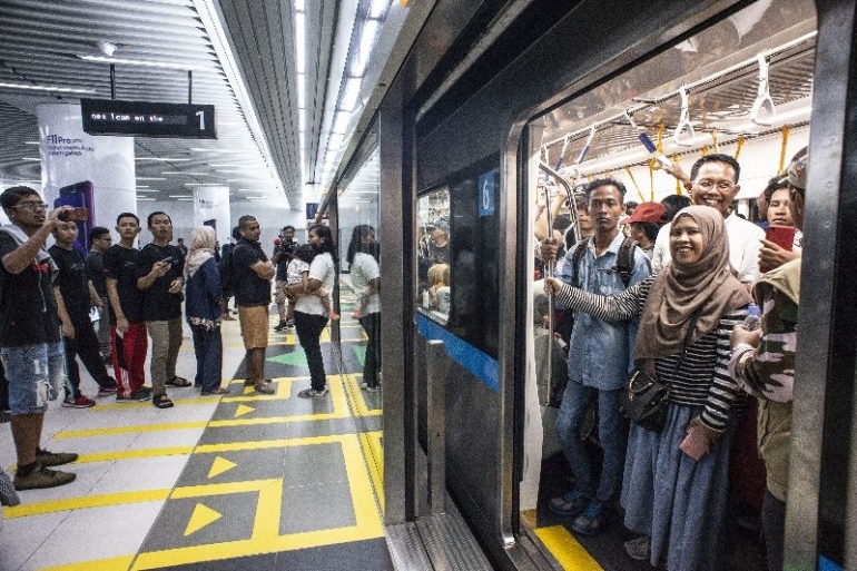 Penumpang MRT dalam uji coba publik (Foto: alinea.id)