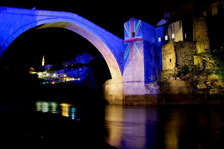 Jembatan Old Bridge di kota Mostar. Gambar: STR/AFP/Getty Images