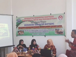 Pelatihan Diversifikasi Produk Olahan Bahan Pangan Lokal di UPTD Sentra Pengolahan dan Rumah Kemasan Kabupaten Bantaeng (27/03/2019).