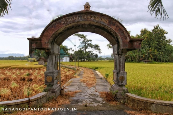 Pintu gerbang makam - Nanang diyanto