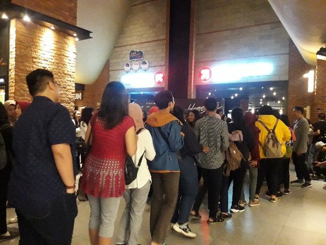 Antri panjang untuk mengikuti screening (dokpri)