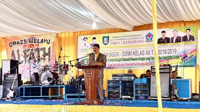 Kepala SMKN 5 Kepahiang, Helmi Johan, M. Pd., menyampaikan pidato