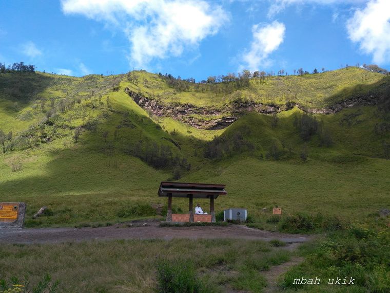 Mbak Aridha P, sedang meditasi di wilayah Watu Gedhe. Dokpri