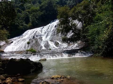 Air Terjun (Curug) Pareang yang berada di Kampung Lembursitu Desa Sindangresmi, Kecamatan Jampangtengah, Kabupaten Sukabumi, Jawa Barat. // foto Rudi