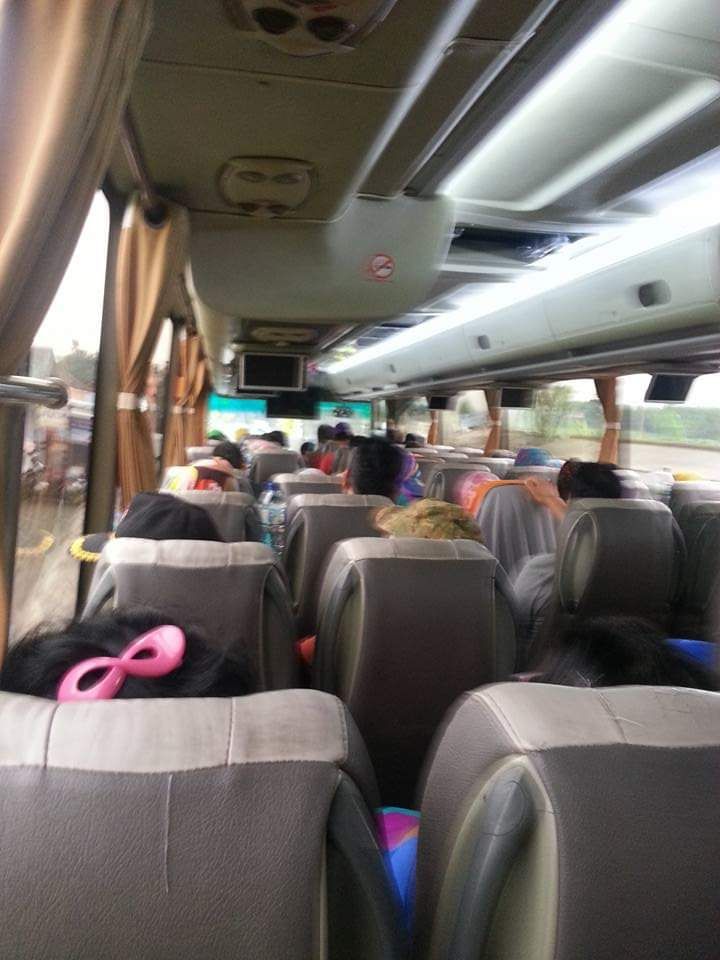 Perjalanan saya naik bus. Photo by Ari