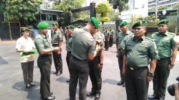 Dandim 0503/JB sedang melantik kenaikan pangkat 43 prajurit Kodim Jakarta Barat (dok. pribadi)
