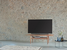 ilustrasi televisi yang tidak dinyalakan. | Photo by Loewe Technologies on Unsplash 
