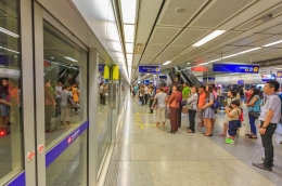 Penumpang MRT bawah tanah di Bangkok (Sumber: bangkok.com)