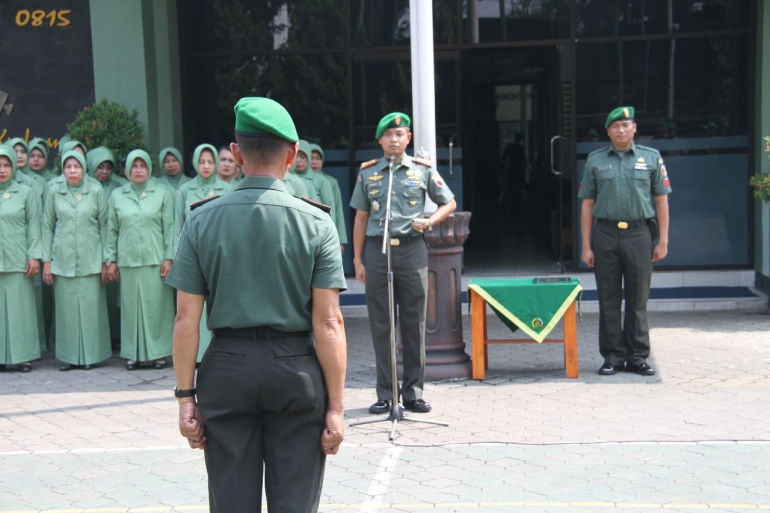 Dandim 0815 Mojokerto Letkol Kav Hermawan Weharima, SH, Saat Melantik Prajurit yang naik pangkat (Dokpri)