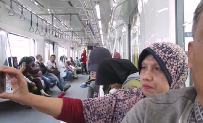 wak ahmad dan istri narsis di MRT