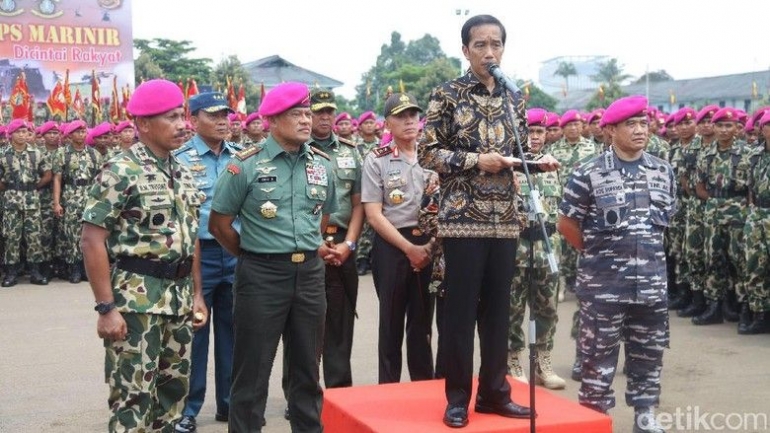 Presiden Jokowi di Korps Marinir. Foto: Grandyos Zafna/Detik.com