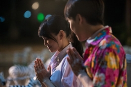 Adegan ketika Min dan Pi berdoa (Sumber: sg.style.yahoo.com)