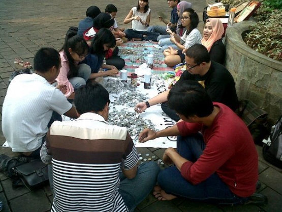 Deskripsi : Coin Collecting Day di Taman Menteng I Sumber Foto : dokpri